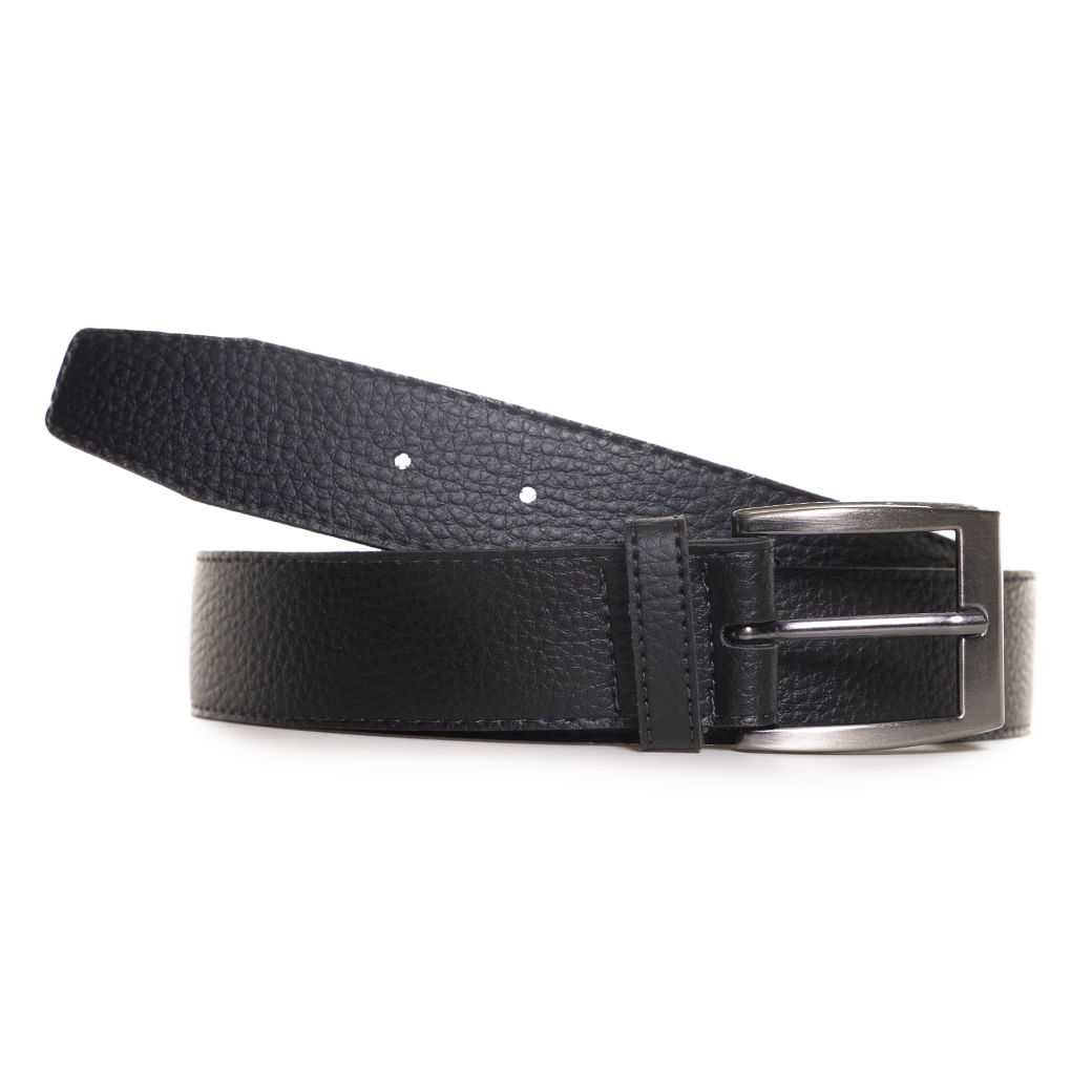 Cinto masculino preto em PU com fivela metálica prateada, textura granulada simulando couro